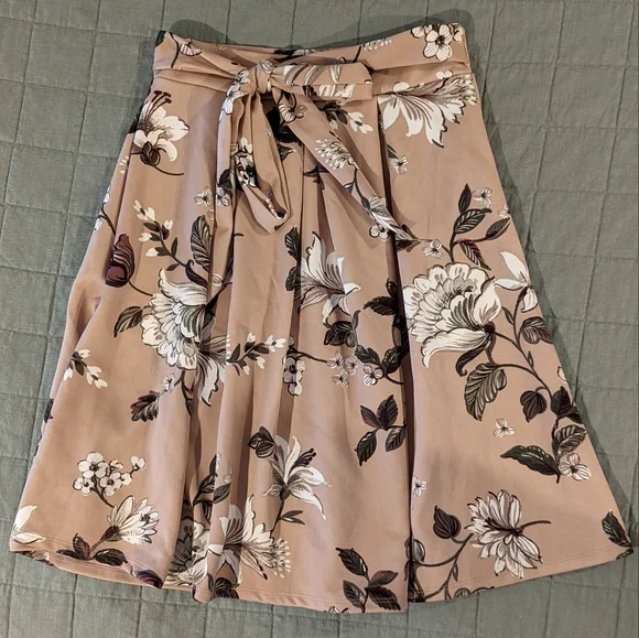 Women's Skirt - Picture 1 of 5